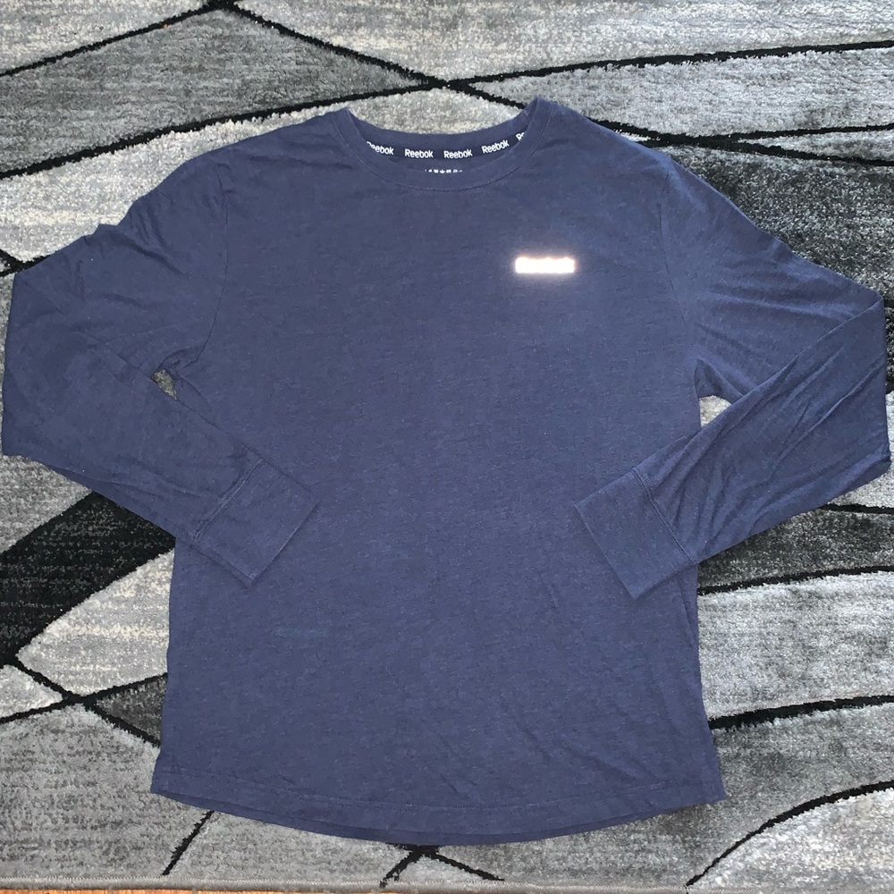 🛍 4/$20 Reebok longsleeve tee